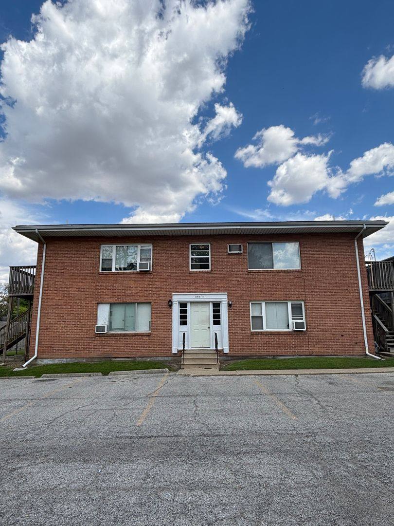 Apartment for rent at 2214 1 2 Peirce Ave, Bloomington, IL 61701