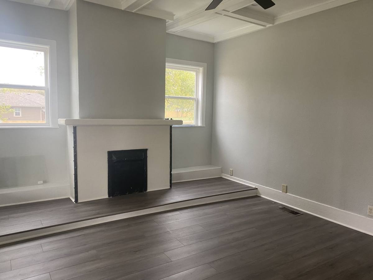 Apartment for rent at 702 704 S Montgomery St, Sherman, TX 75090