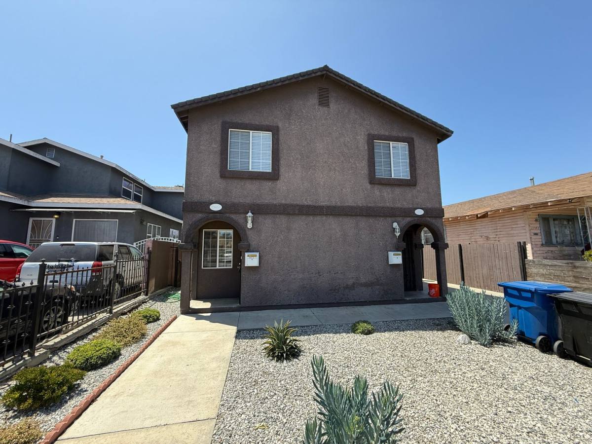 Apartment for rent at 2945 S W View St, Los Angeles, CA 90016