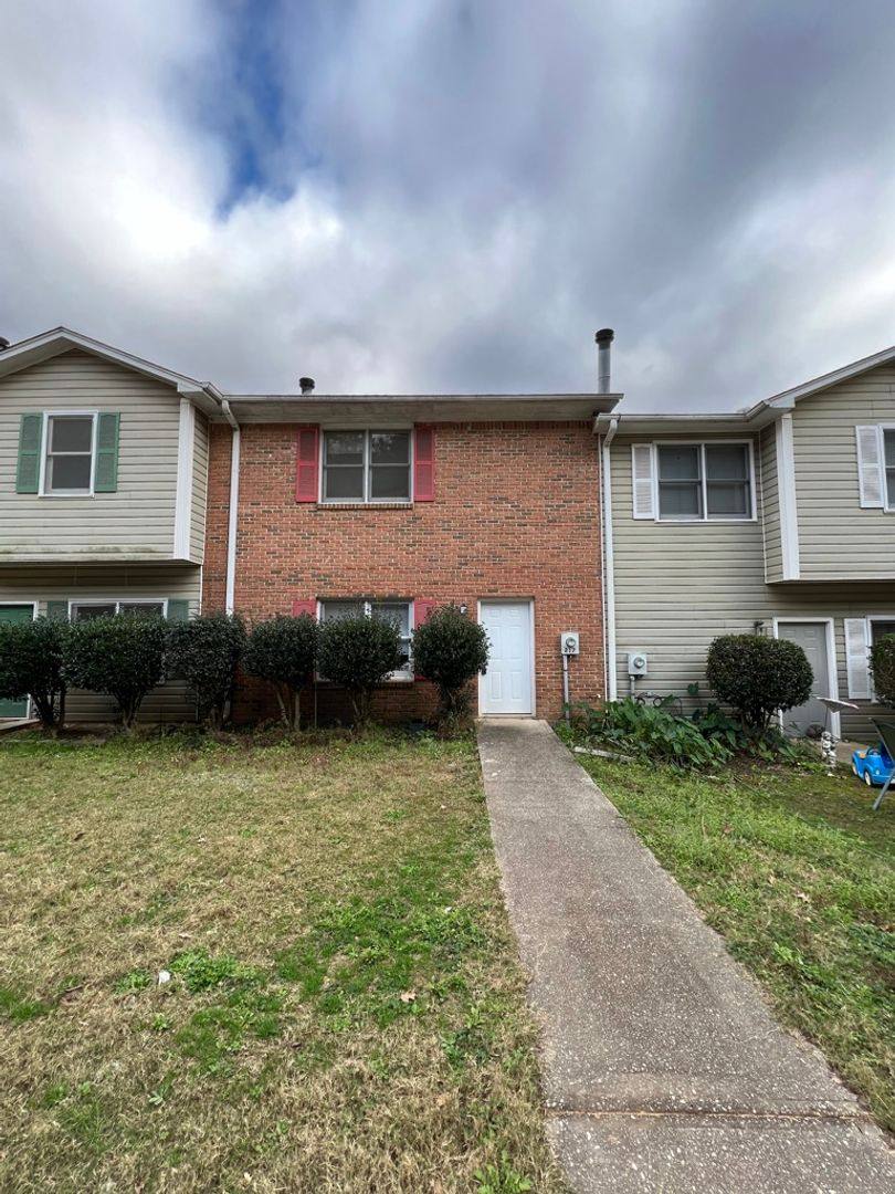 Townhouse for rent at 217 Carl Nichols Dr, Pelham, AL 35124