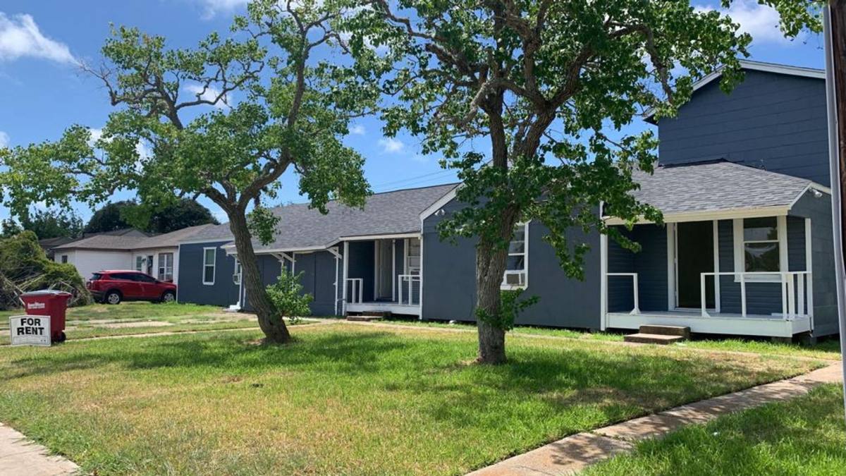 Apartment for rent at 527 W 8th St, Freeport, TX 77541
