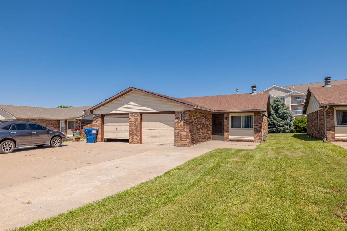 Apartment for rent at 1136 SW 10th Circle, Lincoln, NE 68522
