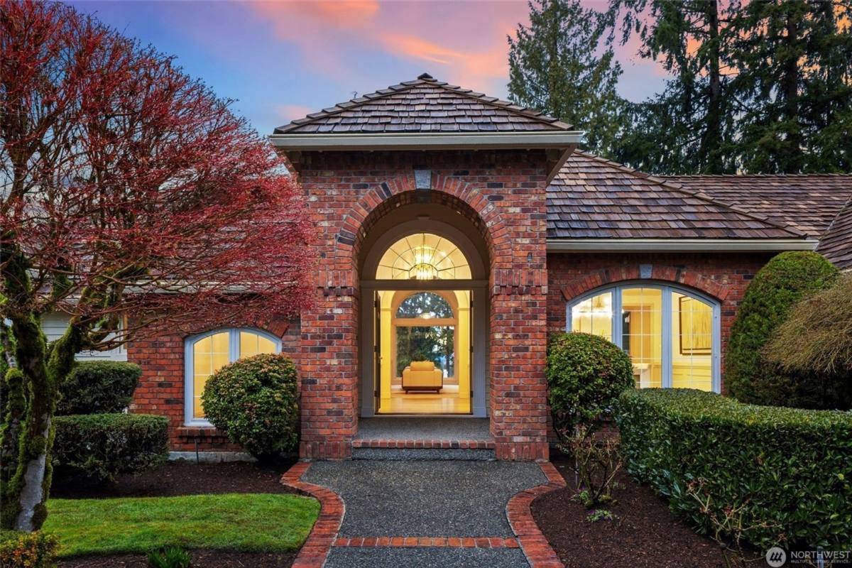 House for rent at 9416 NE 25th St, Bellevue, WA 98004