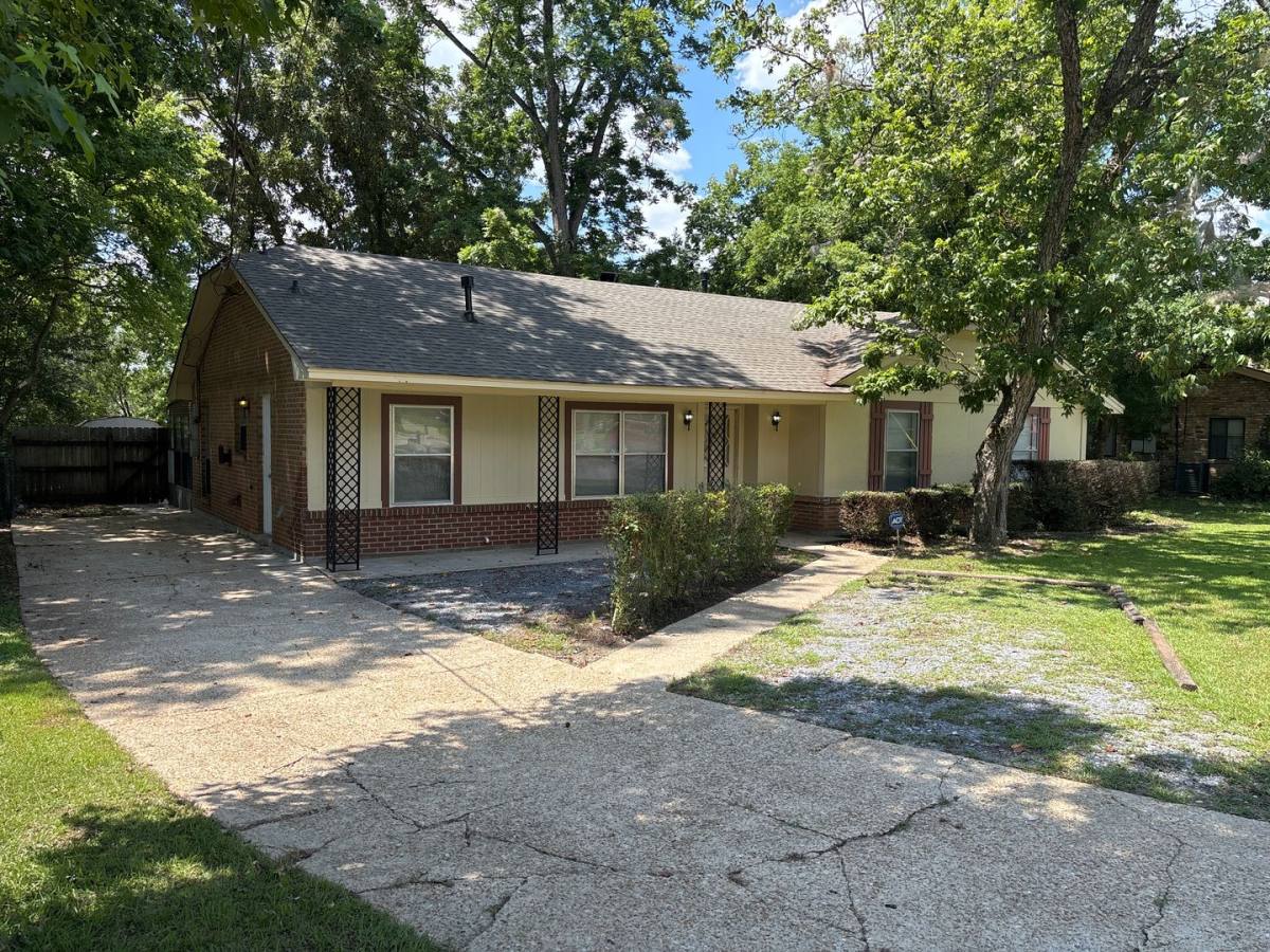 House for rent at 408 Glade Park Dr, Montgomery, AL 36109