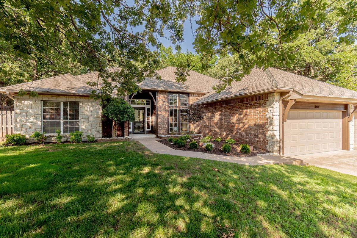 House for rent at 304 St James Dr, Edmond, OK 73034
