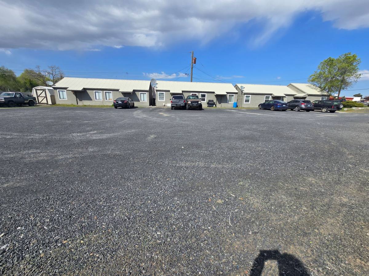 Apartment for rent at 1110 W Broadway Ave, Moses Lake, WA 98837