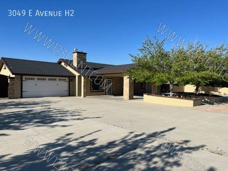 House for rent at 3049 E Ave #H2, Lancaster, CA 93535