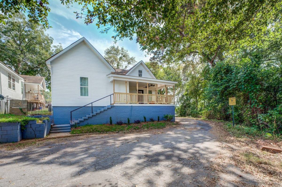 House for rent at 2 Poplar St, Porterdale, GA 30070