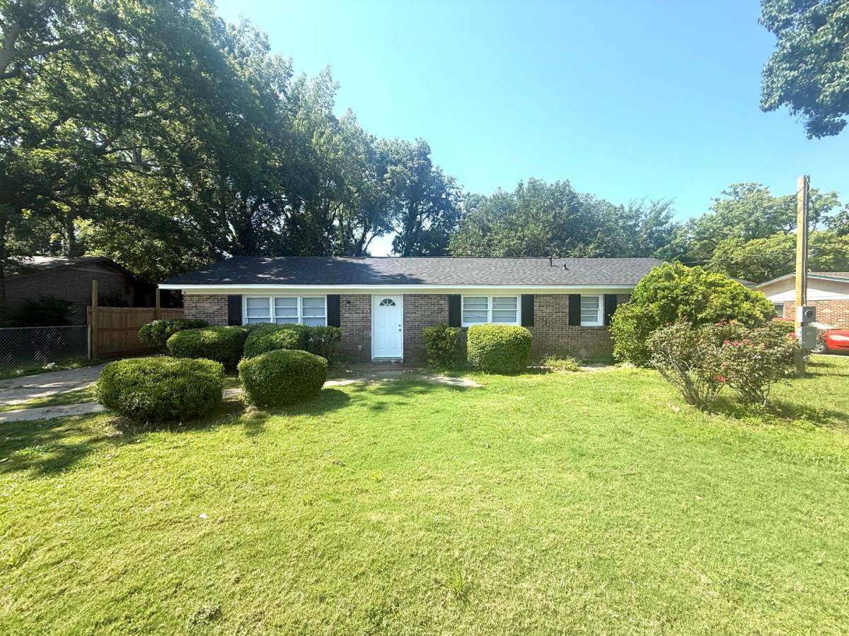 House for rent at 1206 Woodbridge Dr, Montgomery, AL 36116