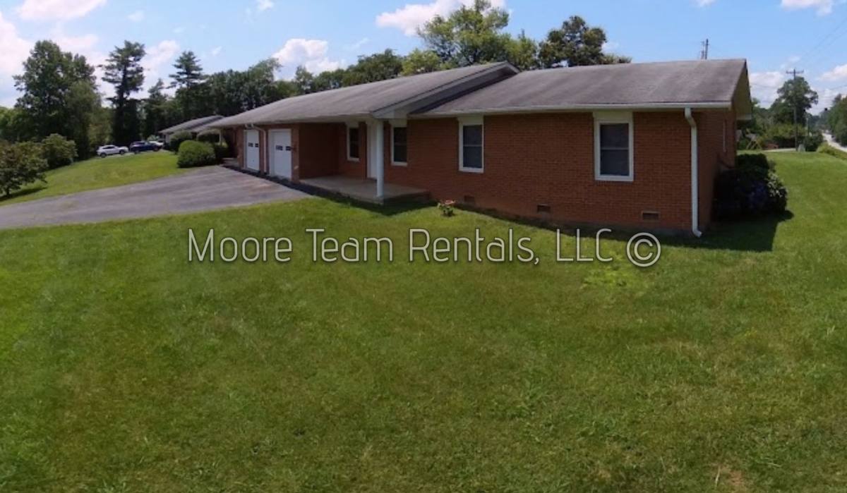 Apartment for rent at 50 Brookside Dr, Hendersonville, NC 28792