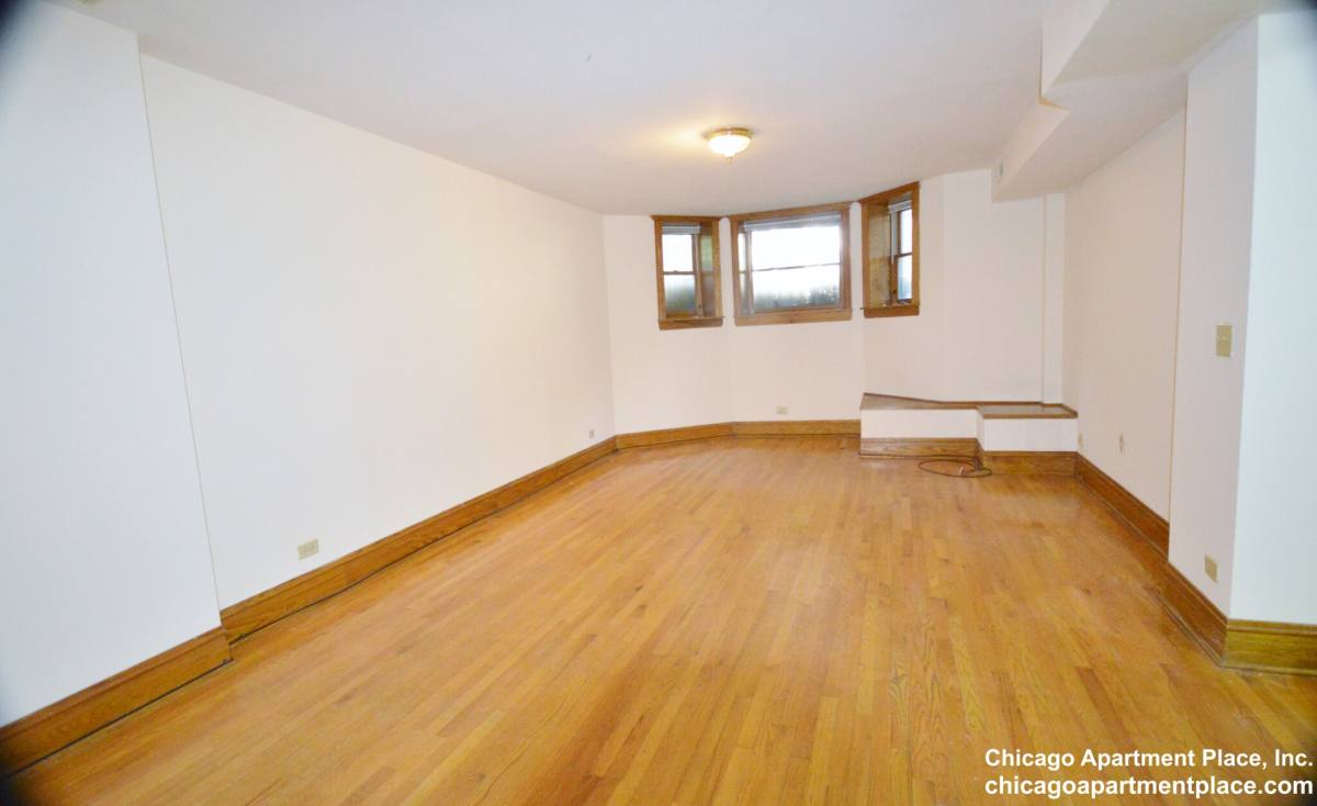 Apartment for rent at 1417 W Belle Plaine Ave #G, Chicago, IL 60613