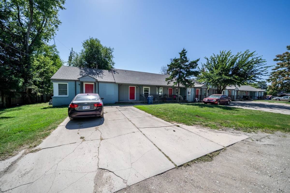 Apartment for rent at 504 S Osage, Wichita, KS 67213