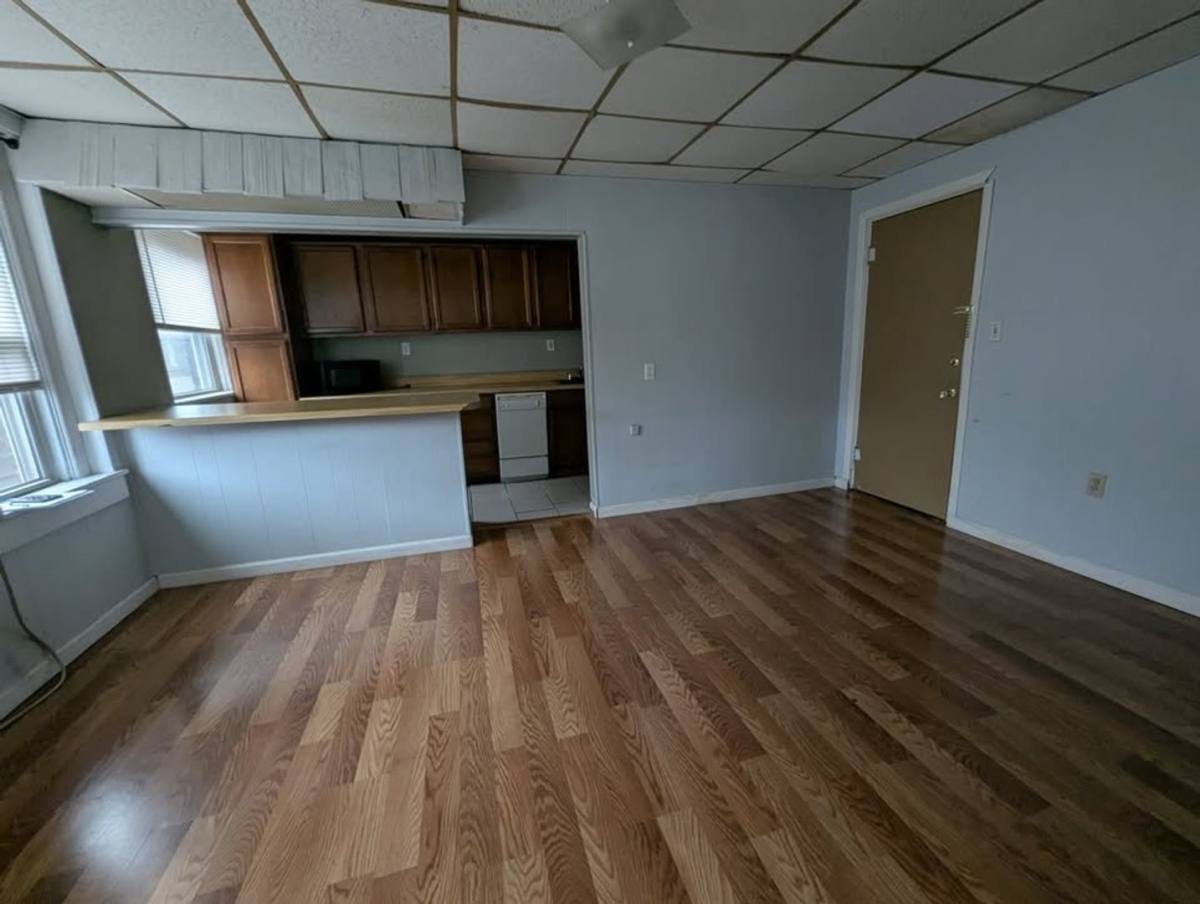 Apartment for rent at 415 S Broadway, Pittsburg, KS 66762