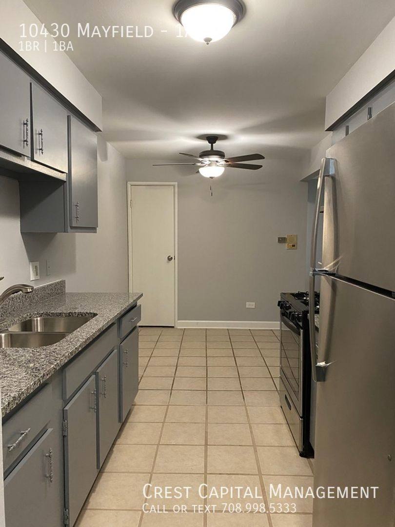Apartment for rent at 10430 Mayfield Ave, Oak Lawn, IL 60453