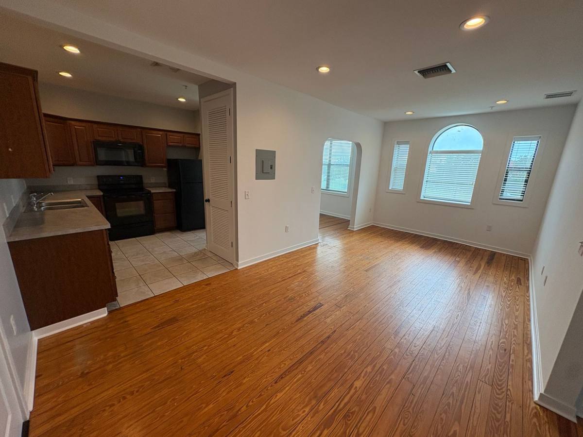 Apartment for rent at 131 N Grove St, Eustis, FL 32727