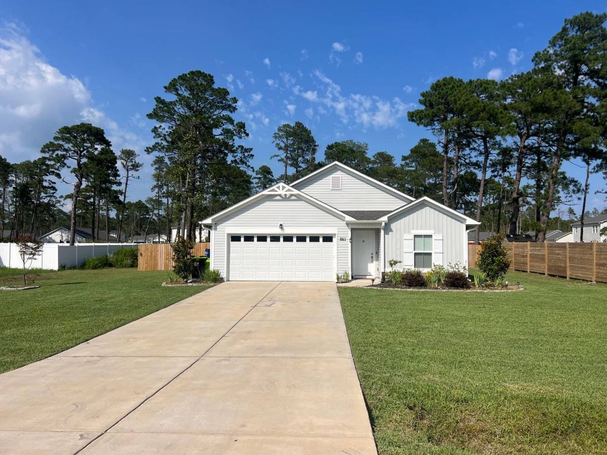 House for rent at 961 Pine Needles Rd, Southport, NC 28461