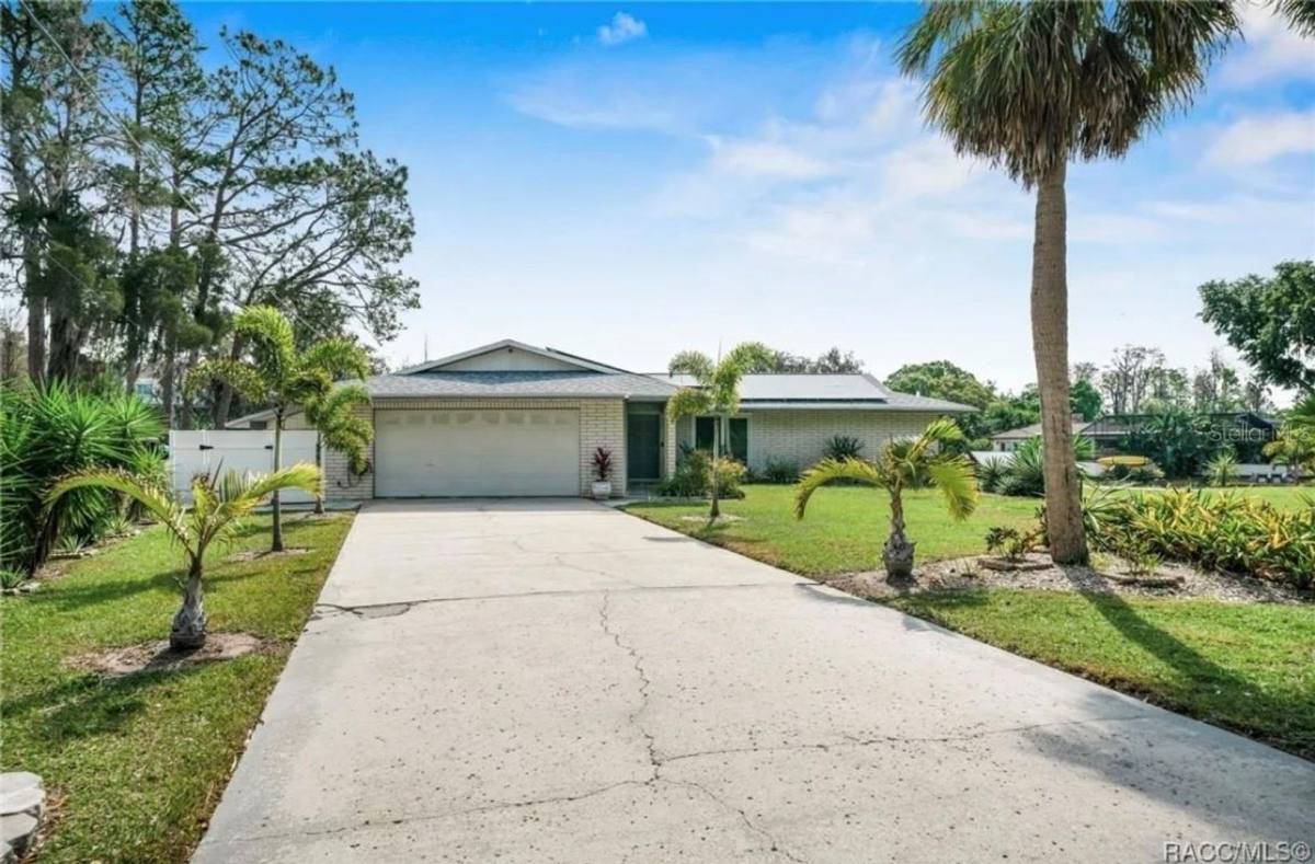 House for rent at 17511 Canal Shores Dr, Odessa, FL 33556