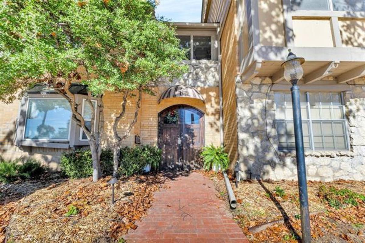 Condo for rent at 1107 E 45th Place, Tulsa, OK 74105