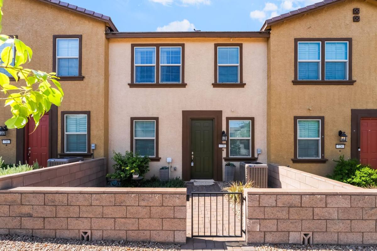 Townhouse for rent at 720 Sleeping City, Henderson, NV 89015