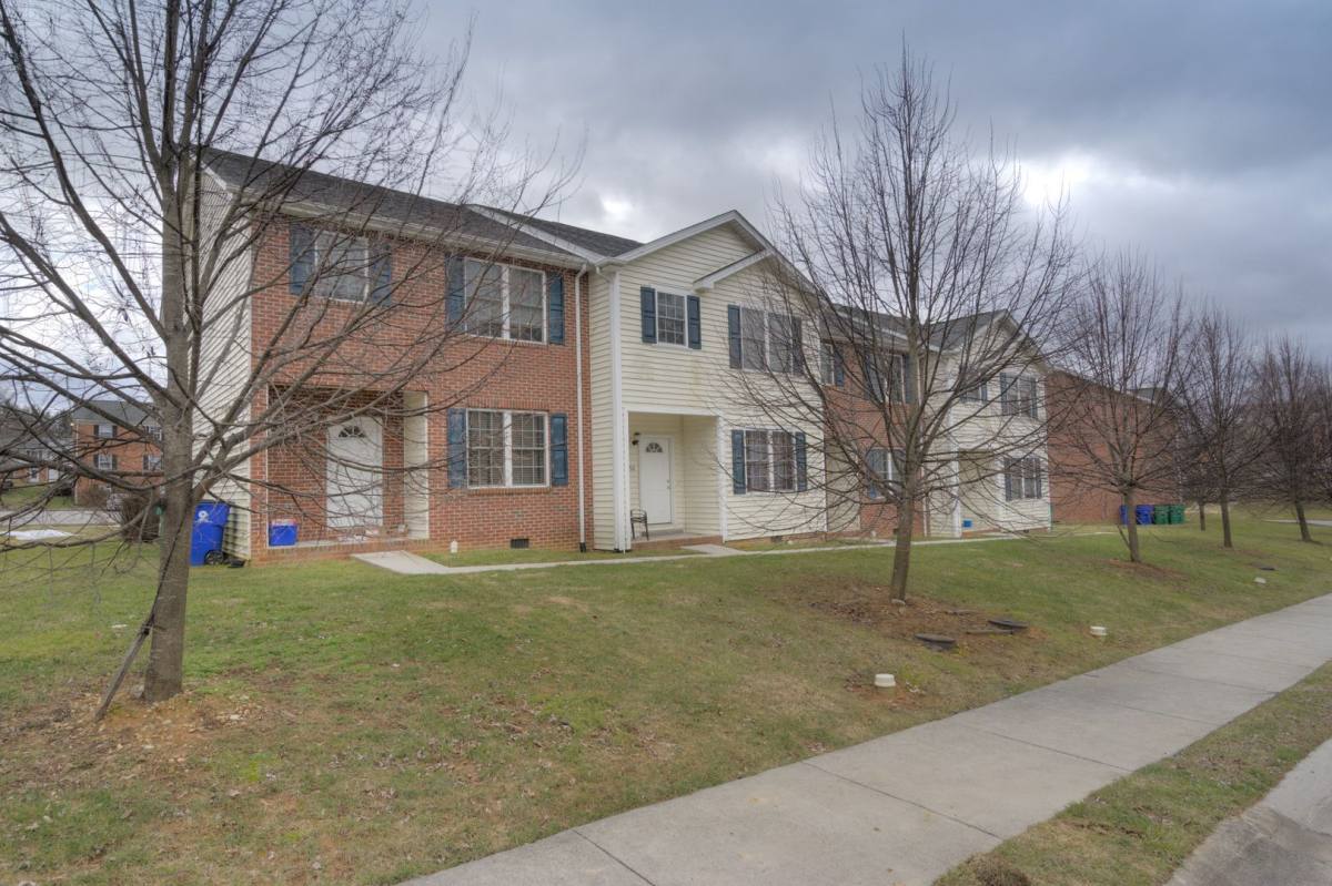 Townhouse for rent at 350 354 New Kent Rd, Blacksburg, VA 24060
