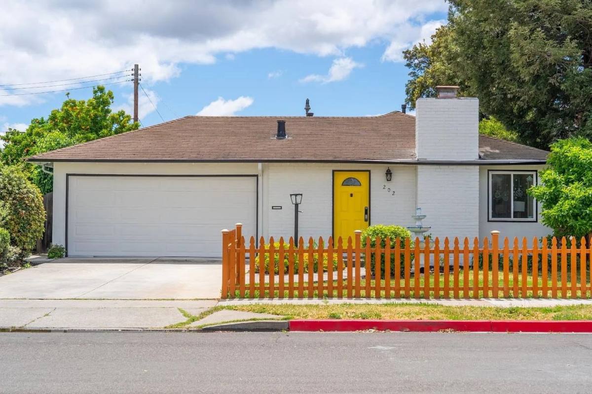House for rent at 202 E Hemlock Ave, Sunnyvale, CA 94085