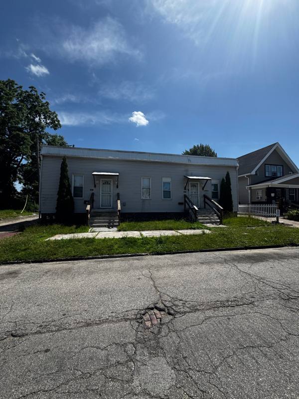 Apartment for rent at 1417 Buckingham St, Toledo, OH 43607