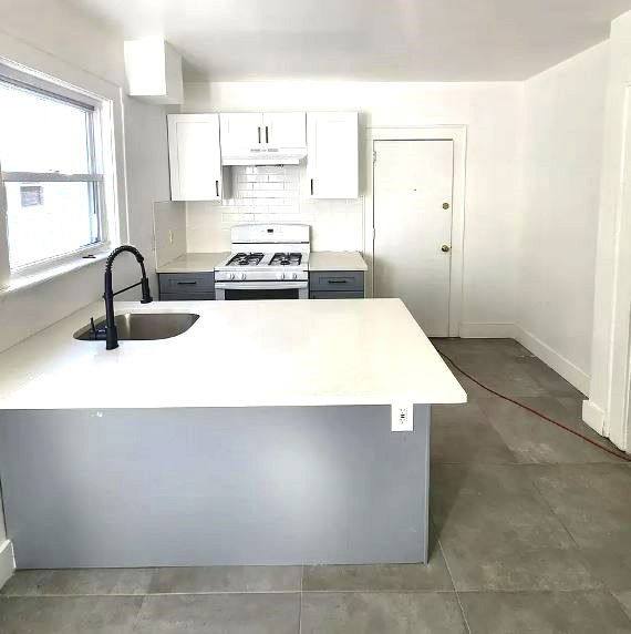 Apartment for rent at 182-184 Chancellor Ave #1, Newark, NJ 07112