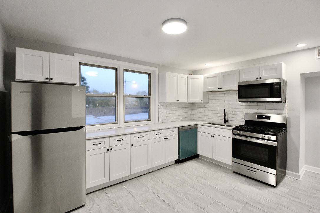 Apartment for rent at 3338 W Bryn Mawr Ave #3, Chicago, IL 60659