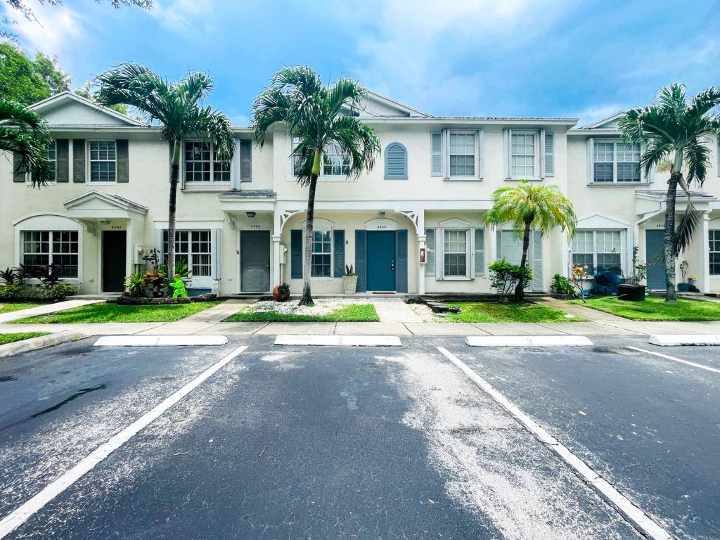 Townhouse for rent at 4904 SW 31st Terrace, Fort Lauderdale, FL 33312