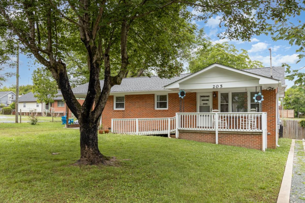 House for rent at 205 Sunset Dr, Chapel Hill, NC 27516