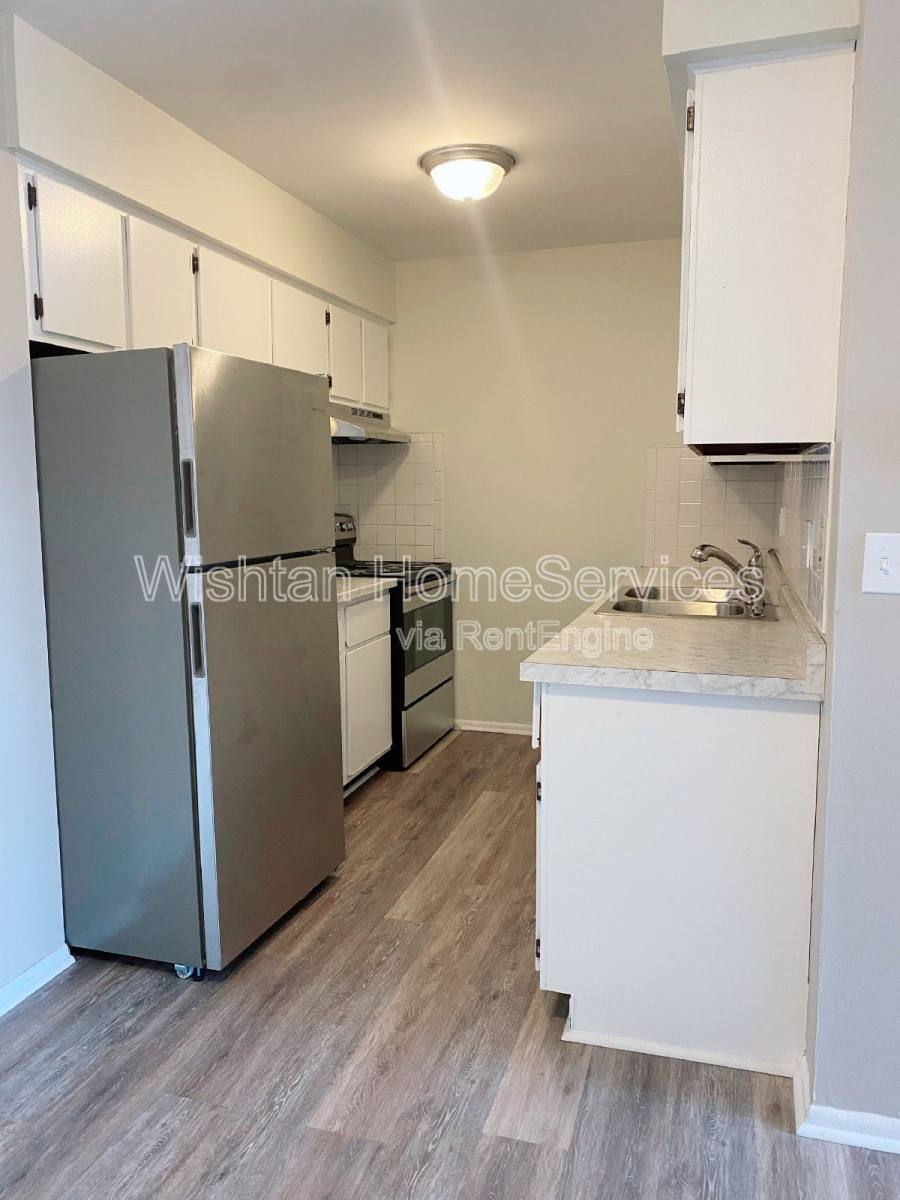 Apartment for rent at 218 Charleston Blvd #1, Macomb, IL 61455