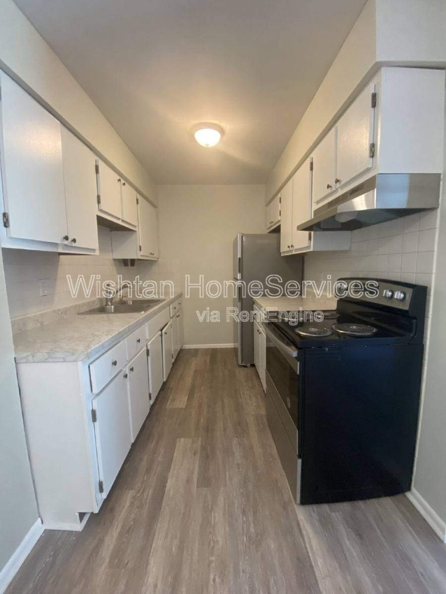 218 Charleston Blvd #2, Macomb, IL 61455