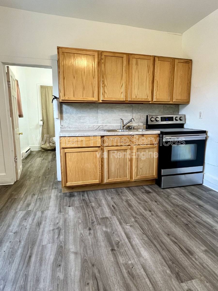 Apartment for rent at 226 Locust St #2, Carthage, IL 62321