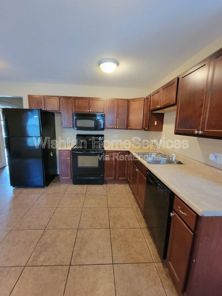 House for rent at 714 W Calhoun St, Macomb, IL 61455