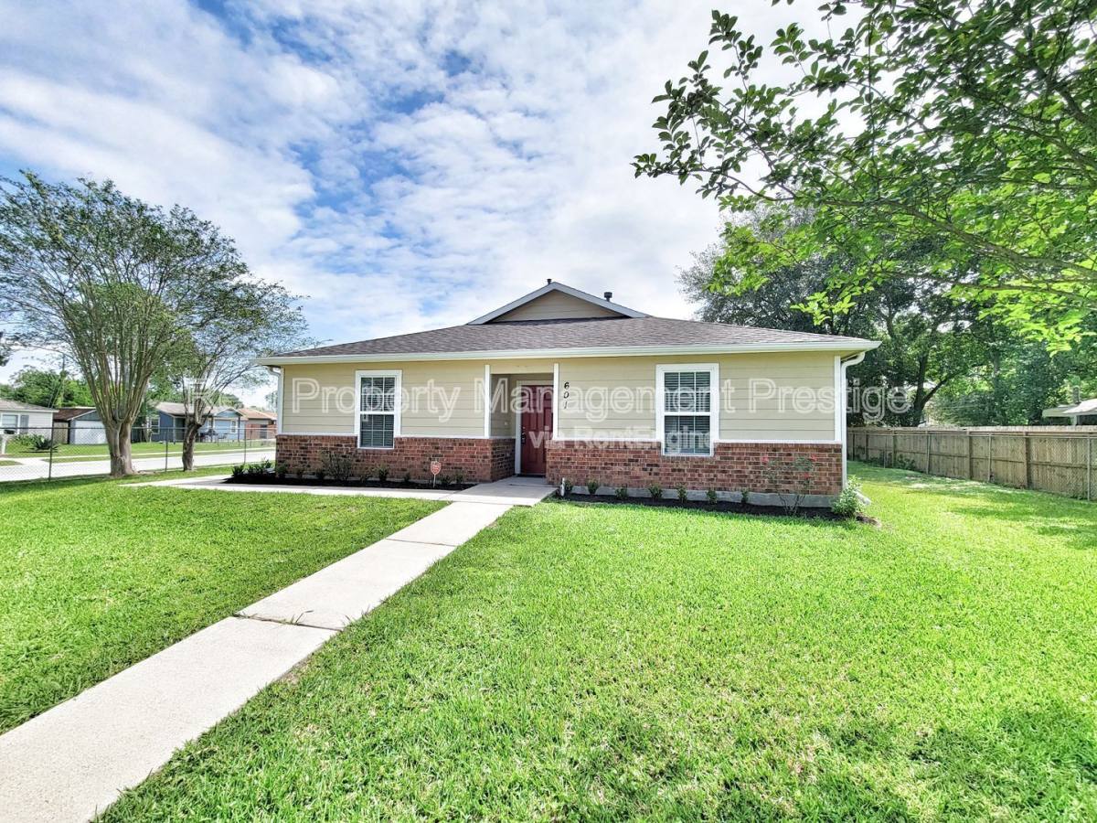 House for rent at 601 Alvin St, Pasadena, TX 77506