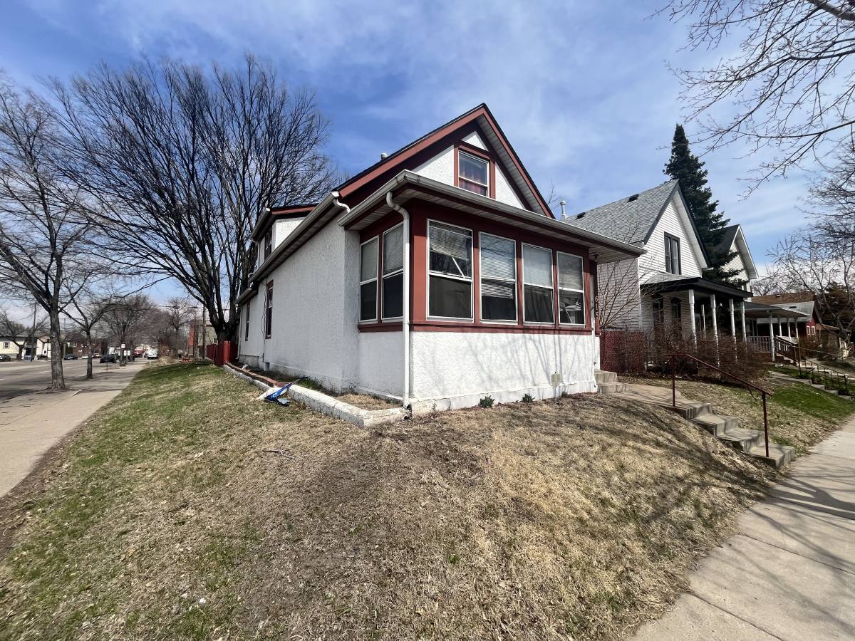 House for rent at 615 Thomas Ave W, Saint Paul, MN 55103
