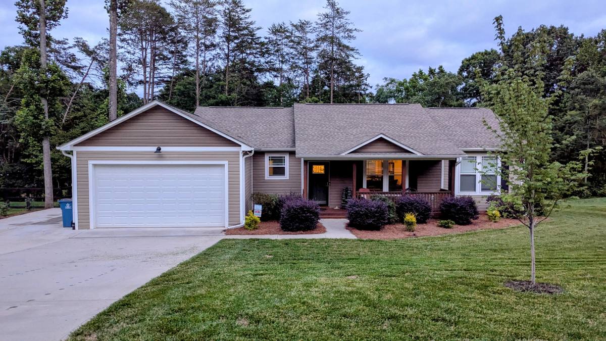 House for rent at 6821 Ingleside Dr, Sherrills Ford, NC 28673