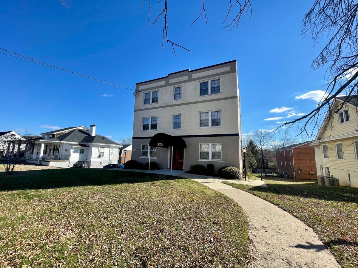 Apartment for rent at 3650 Fort Ave, Lynchburg, VA 24501