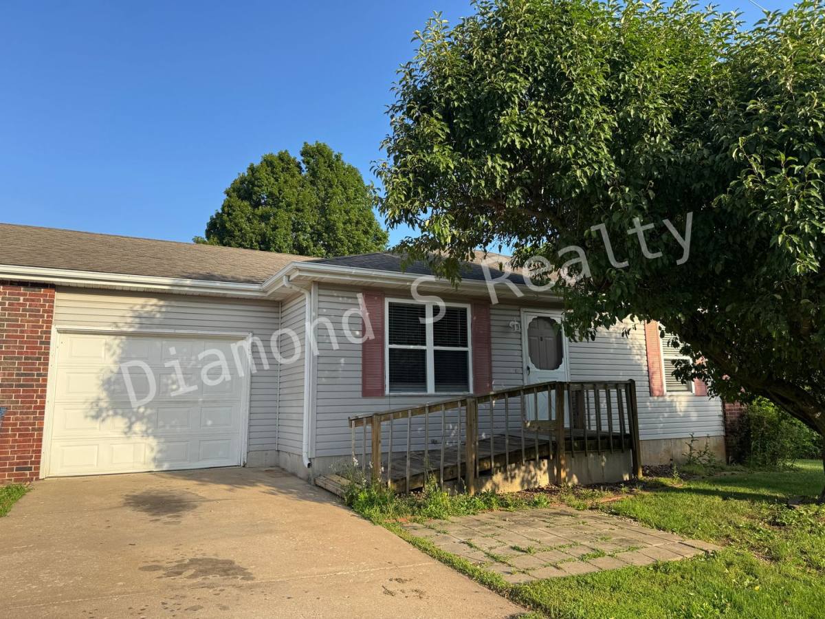 Apartment for rent at 1501 W Rainey St, Ozark, MO 65721