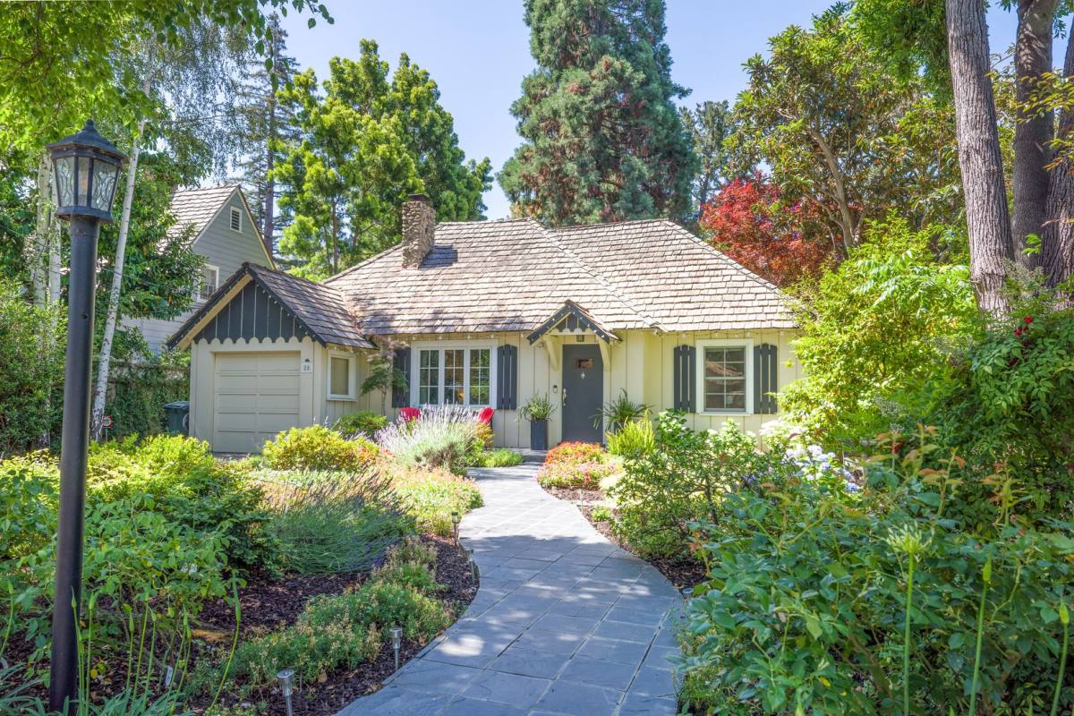 House for rent at 85 Princeton Rd, Menlo Park, CA 94025