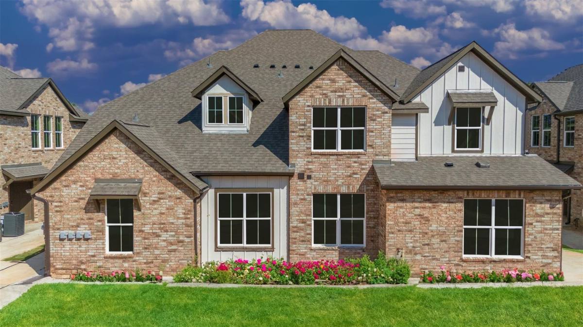 Townhouse for rent at 205 Park Place Circle, Waller, TX 77484