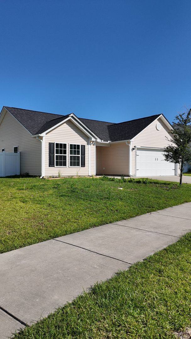 House for rent at 1561 Heirloom Dr, Conway, SC 29526