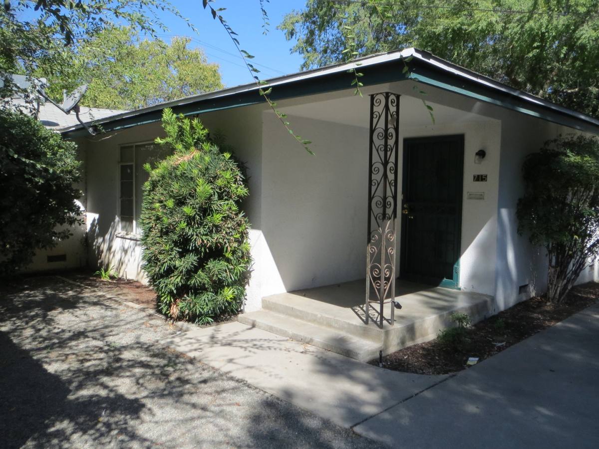 Apartment for rent at 713-715 E Andrews Ave, Fresno, CA 93704
