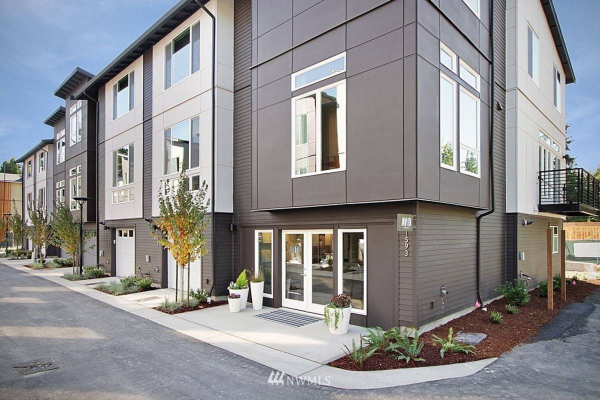 Townhouse for rent at 13959 NE 15th Court, Bellevue, WA 98005