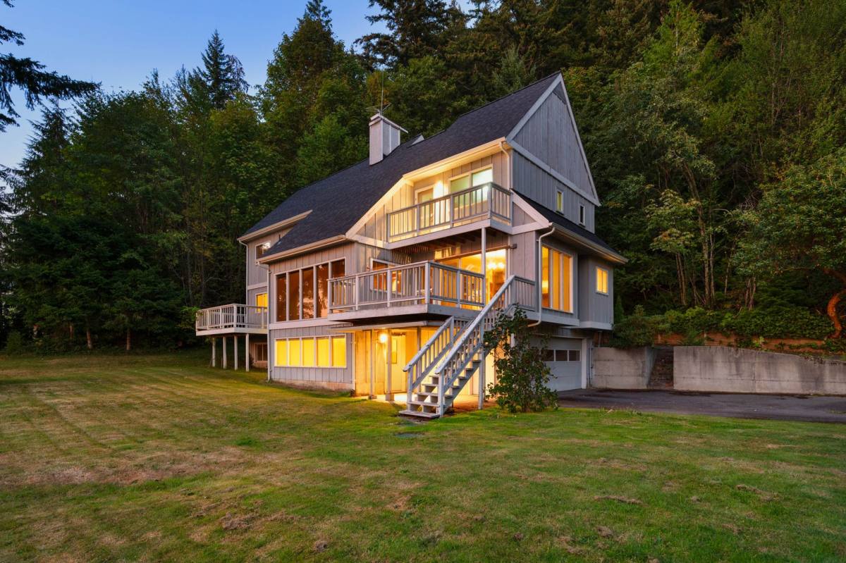 House for rent at 1248 Chuckanut Crest Lane, Bellingham, WA 98229
