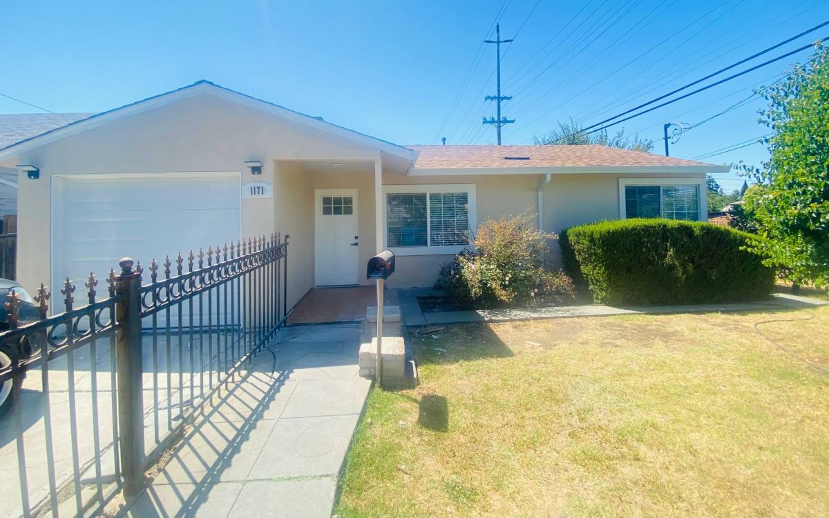 Apartment for rent at 1171 Carlton Ave, Menlo Park, CA 94025
