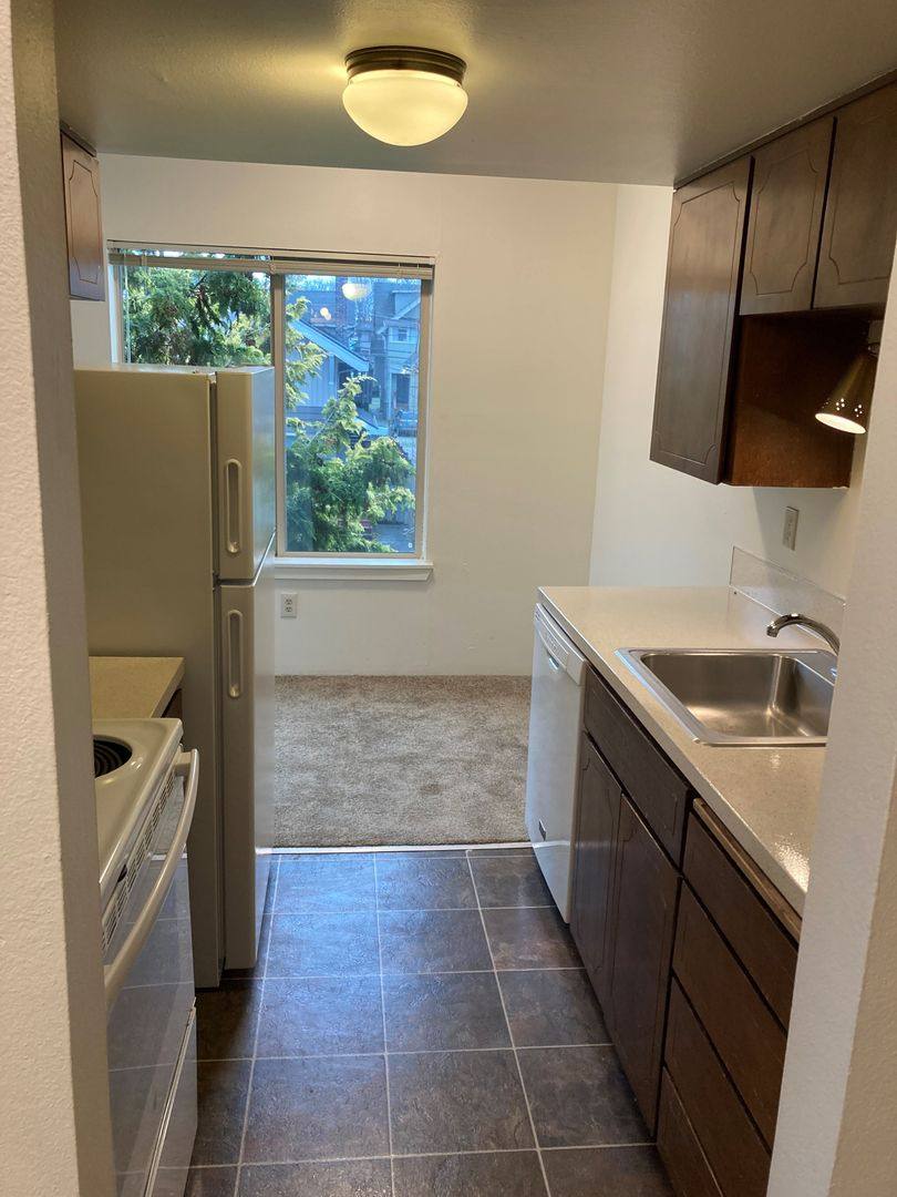L&P, 5027 15th Ave NE, Seattle, WA 98105 - Apartment for Rent - Image 3