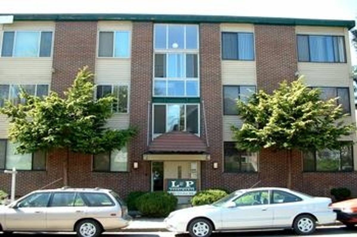 L&P, 5027 15th Ave NE, Seattle, WA 98105 - Apartment for Rent - Image 8