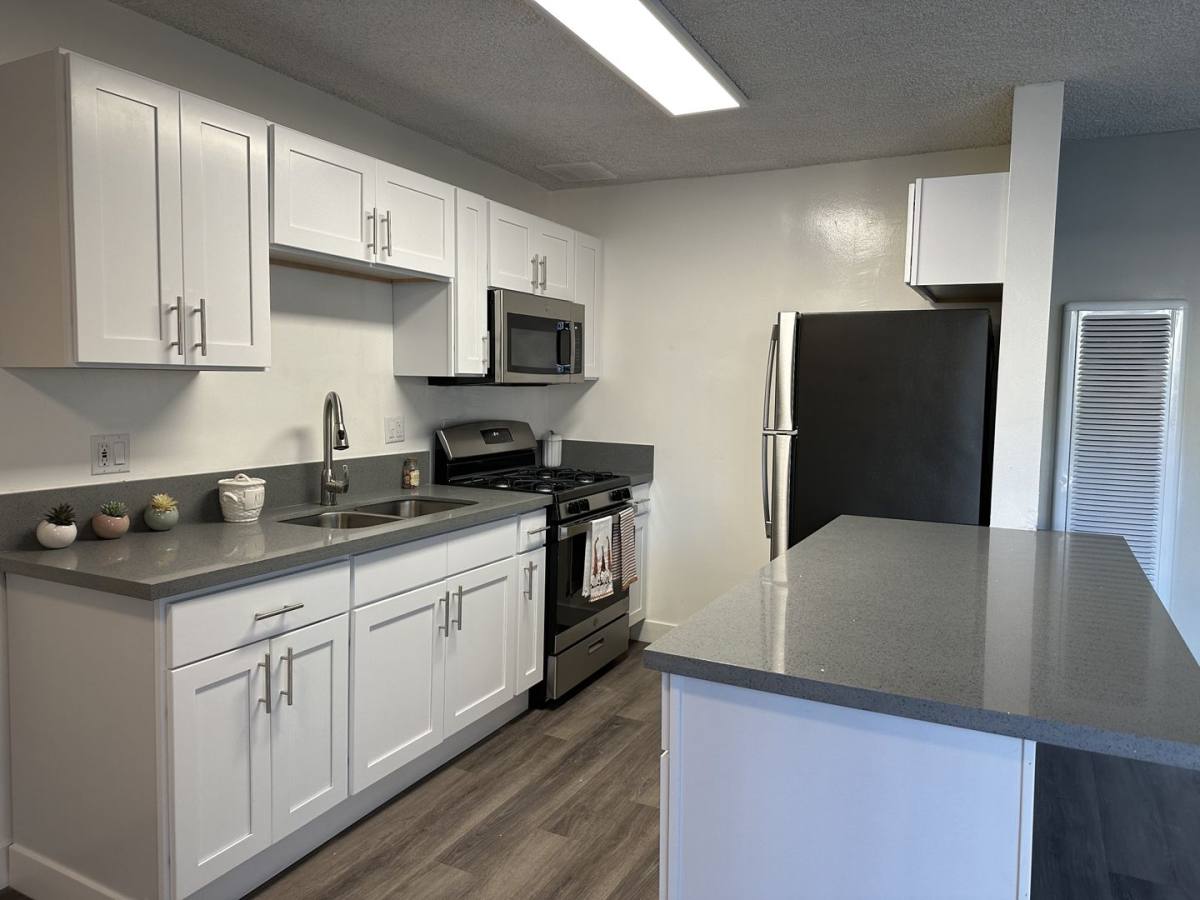 Apartment for rent at 4114 & 4118 Elm Ave, Long Beach, CA 90807