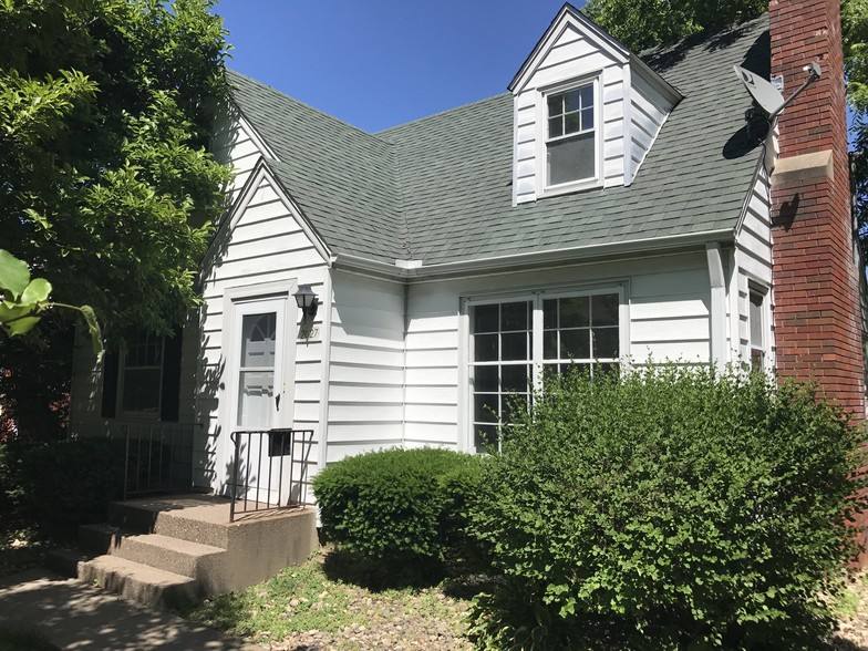 House for rent at 2027 37th St, Rock Island, IL 61201